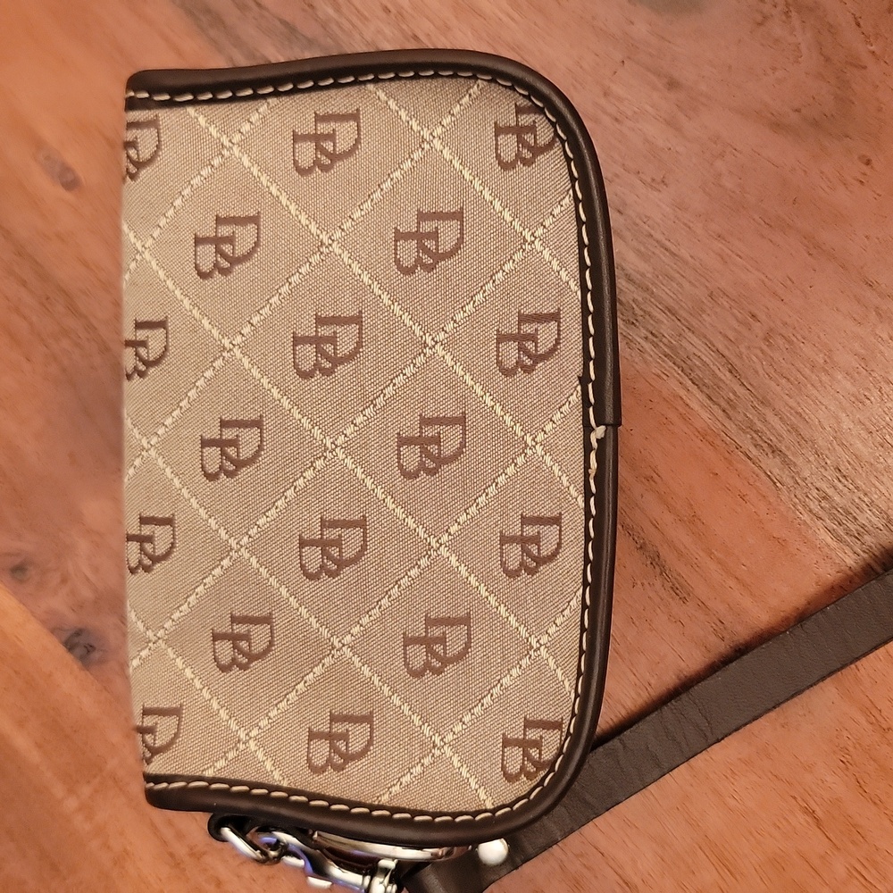 Dooney & Bourke - Picture 3 of 5